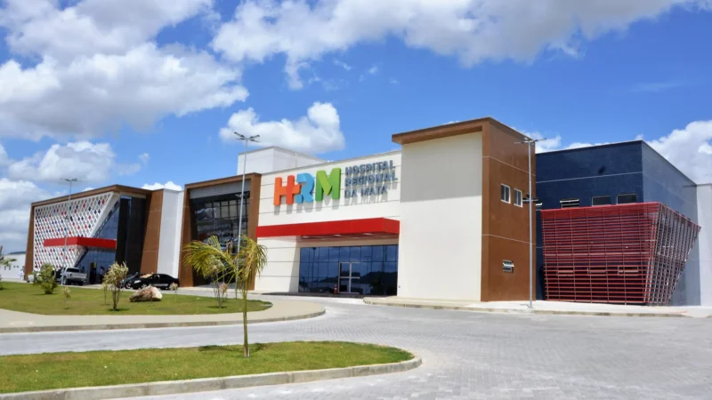 Bombeiros resgatam mulher esfaqueada na mão e pescoço