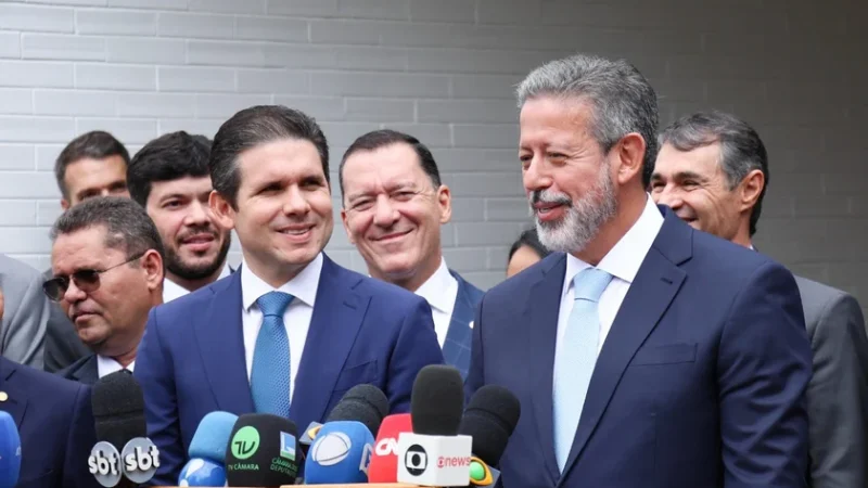 Arthur Lira anuncia Hugo Motta como candidato à presidência da Câmara
