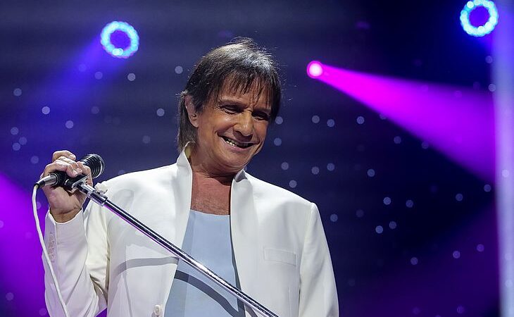 Roberto Carlos se pronuncia após demissão de funcionária com câncer