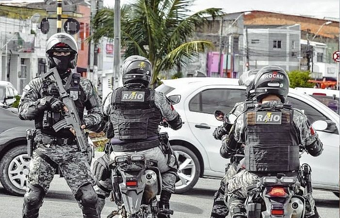 Após denúncia, polícia encontra cogumelos alucinógenos, cocaína e outras drogas em residência