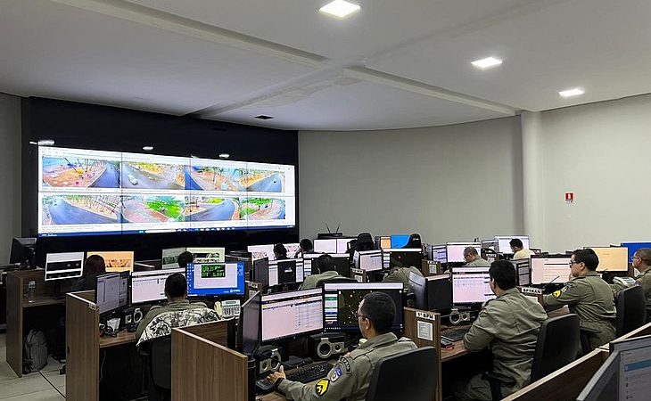 Policiais vão a local de homicídio, mas só encontram vítima depois de mensagens em rede social