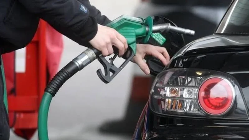 Funcionário de posto de combustíveis é assaltado quando trabalhava; PM acionada