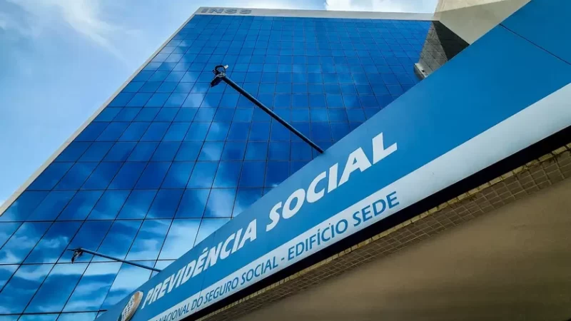 INSS começa a pagar benefícios acima do mínimo nesta terça