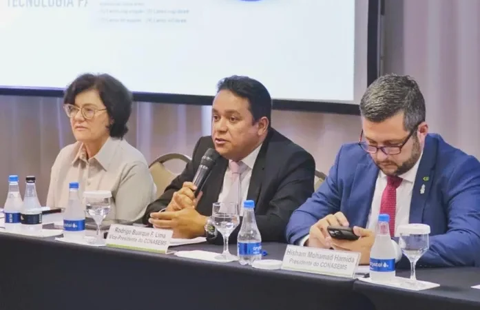 Rodrigo Buarque reafirma compromisso de discutir melhoria do SUS para todo o país