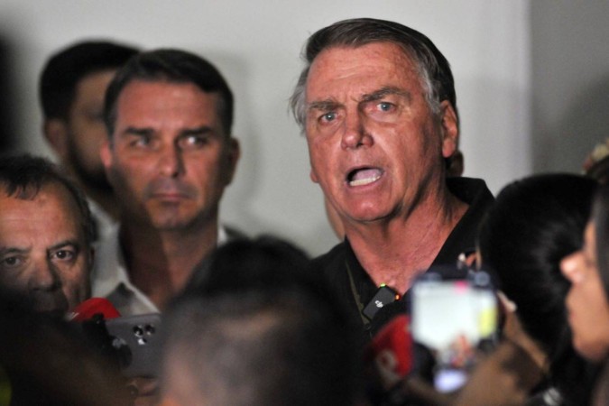Bolsonaro diz sofrer perseguição: “A situação é extremamente grave”