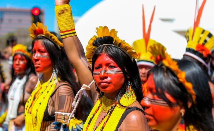 Alagoanas da comunidade indígena Xucuru Kariri transformam bananas em renda