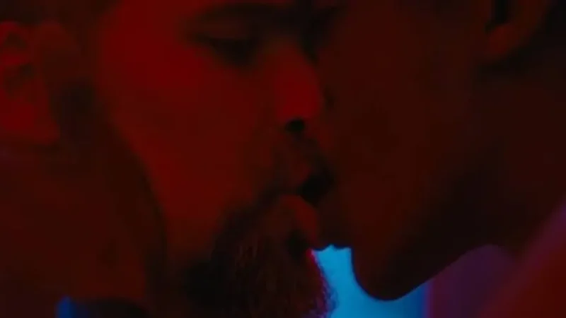 Ator desabafa sobre cena de sexo com Bruno Gagliasso