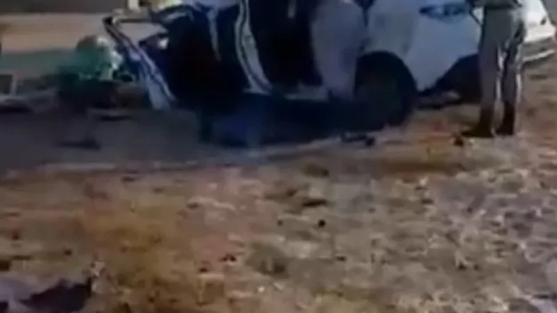 Condutor morre após carro sobrar em curva e bater em coluna de viaduto