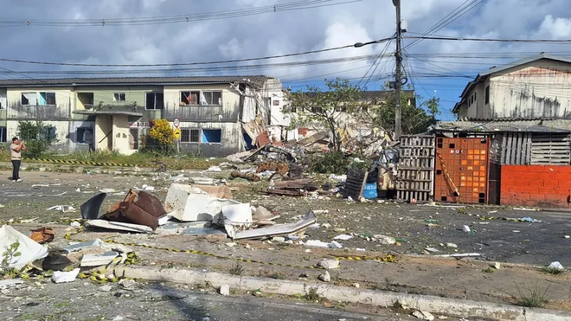 Explosão que matou três moradores afeta pelo menos 4 blocos de conjunto residencial em AL