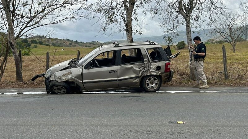 Duas pessoas morrem e outras duas ficam feridas após acidente entre carros no interior de AL