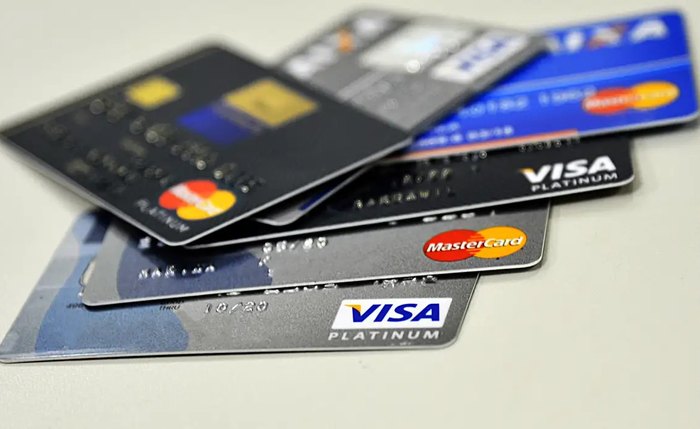 Dívida dos brasileiros ultrapassa o valor do salário mínimo