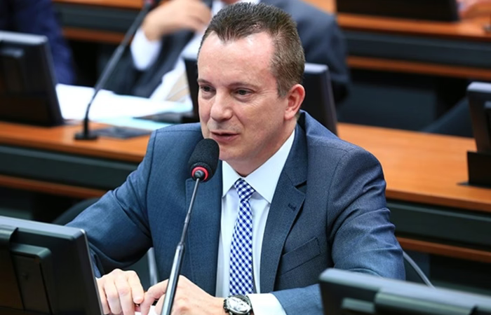 Contra fim da escala 6×1, Celso Russomanno folgou 195 dias em 2024