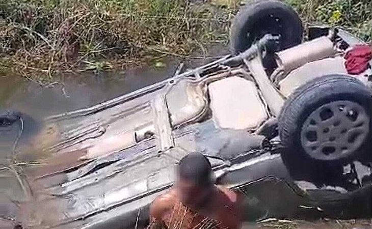Motorista morre após perder o controle de veículo e cair em rio