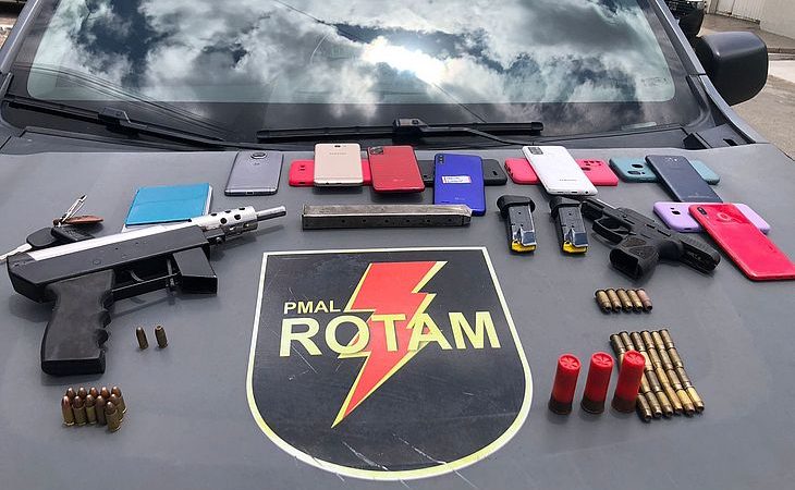 Homem é preso com submetralhadora, pistola e munições, no interior de Alagoas