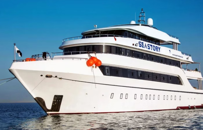 Iate de luxo afunda no Egito e 45 pessoas estão desaparecidas