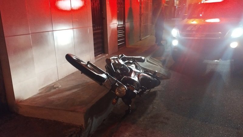 Suspeito de roubar motocicleta é preso após ser espancado por populares