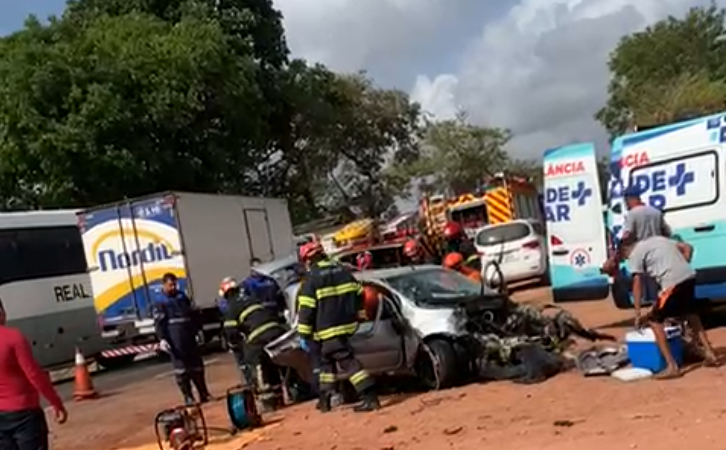 Colisão entre carro e caçamba interdita BR 316, no Pilar