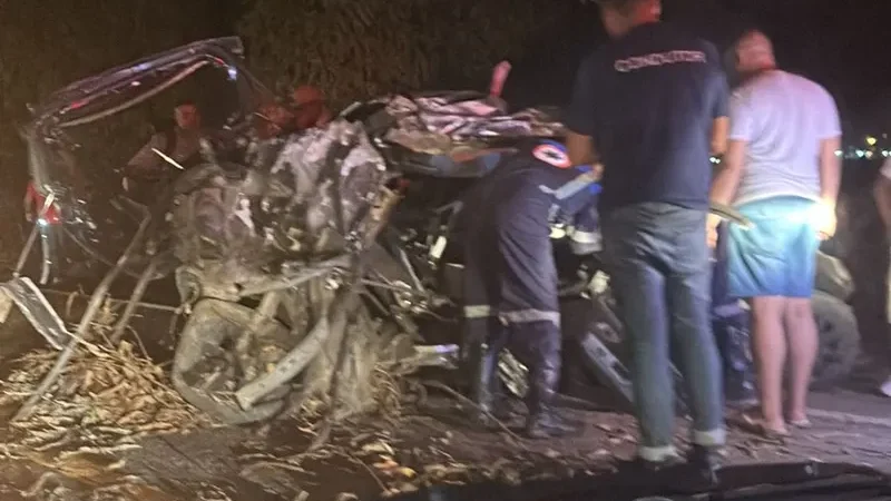 Carro com dois ocupantes colide em árvore e um vai a óbito no Pilar