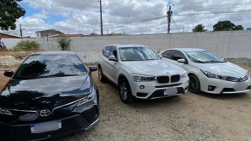 Carros de luxo são apreendidos em operação contra falsas empresas de financiamento