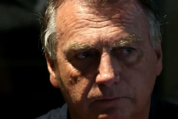 PF acha contrato de R$ 900 mil para reforma em casa de Bolsonaro