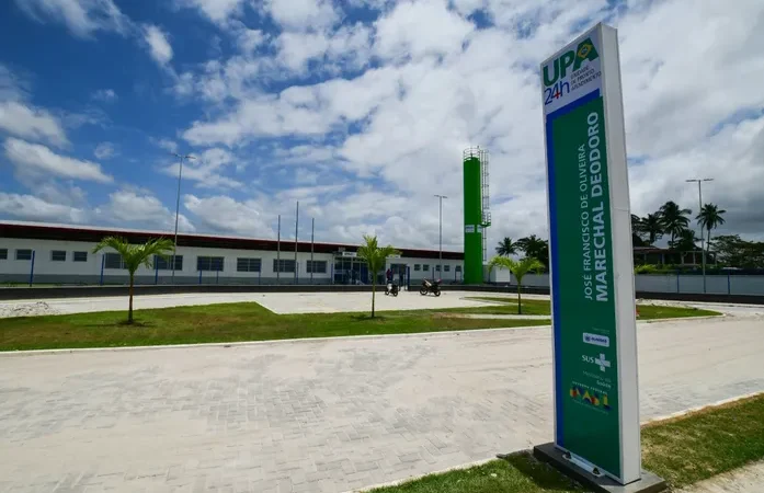 Mulher é esfaqueada no pescoço pelo padrasto  em Marechal Deodoro