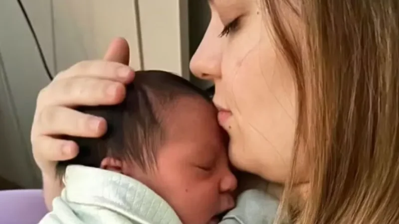 Viih Tube posta e fala sobre a doença do filho Ravi: ‘Ninguém sabe o que ele tem ainda’