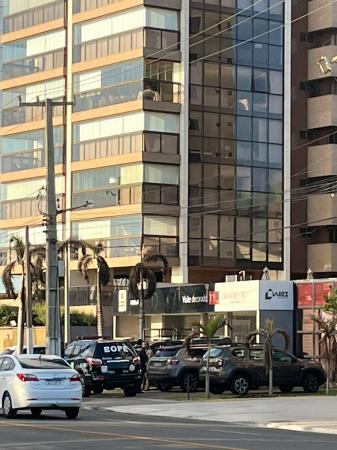 Prédio de luxo em Maceió é alvo de operação do MPAL com a participação de PM