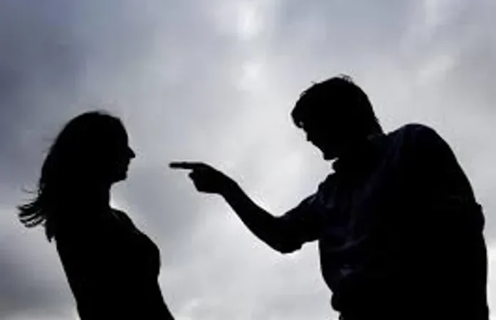 Homem é preso após agredir e arrasta-lá pela rua, em Palmeira dos Índios