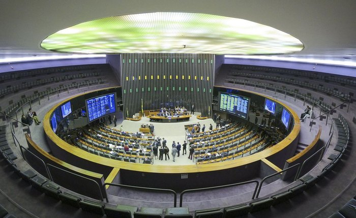 Veja os deputados alagoanos que mais faltaram sessões da Câmara em 2024