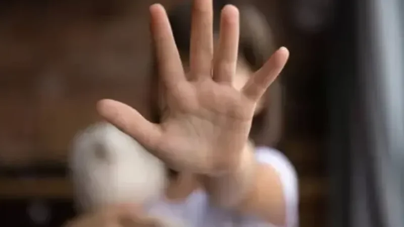 Com dores nas partes íntimas, criança estuprada pelo pai no Pilar chora e pede socorro à tia