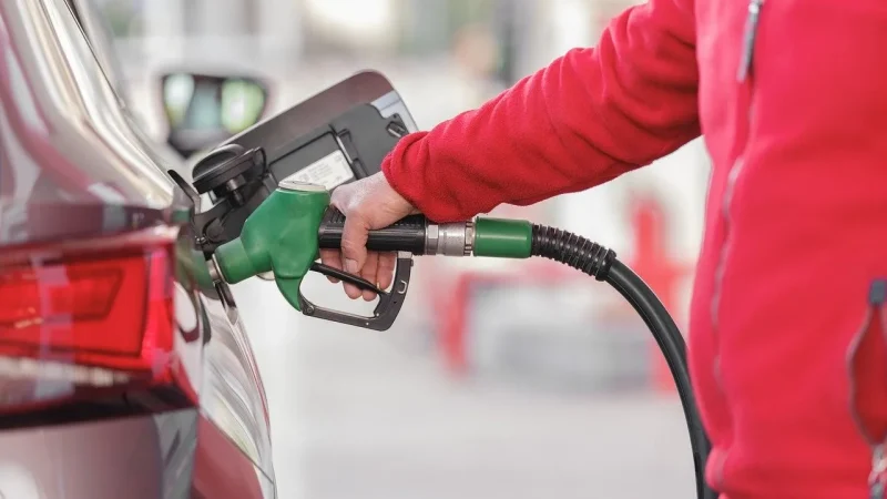 Estados aumentam ICMS sobre gasolina em R$ 0,10 por litro a partir de fevereiro; diesel também terá alta