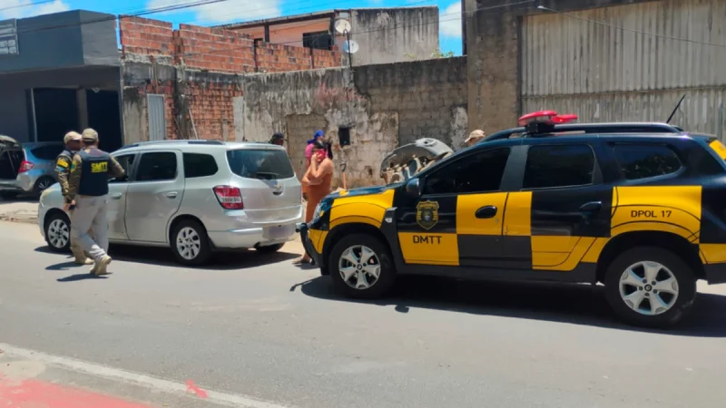 Mulher sem habilitação é flagrada fazendo transporte escolar em Maceió