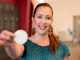 Biomédica brasileira desenvolve chip capaz de detectar 18 tipos de câncer