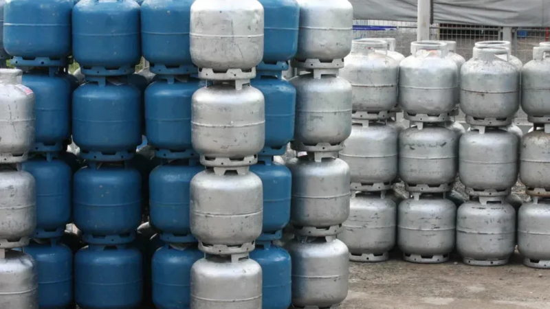 Governo Lula promete manter Auxílio Gás após ficar sem dinheiro para pagar benefício