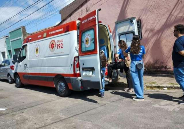 Mulher pula de veículo em movimento e fica gravemente ferida, em Palmeira dos Índios