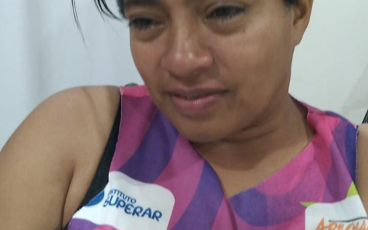 Mulher é atingida por spray de pimenta durante passagem de bloco, passa mal, mas tem pedidos de socorro negados, em Palmeira dos Índios