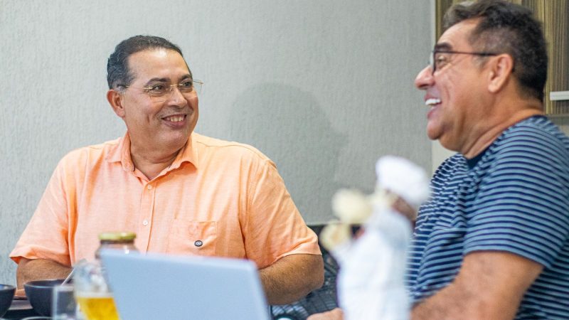 Adeilson Bezerra é entrevistado pelo jornalista Lauro Lima, no canal Rodízio de Ideias