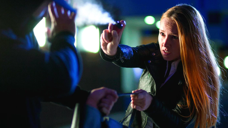 Projeto de lei em Alagoas autoriza mulheres a portar spray de pimenta e armas não letais