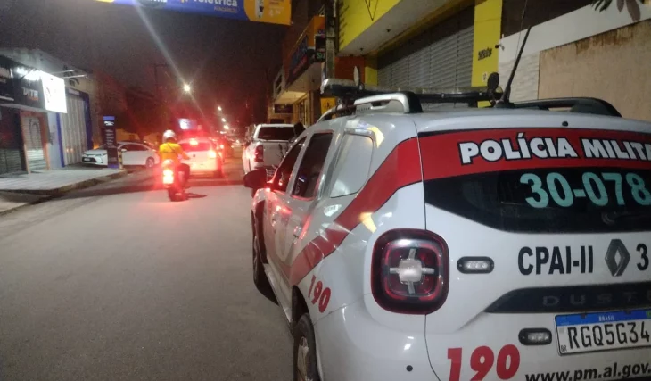 Homem ameaça namorada e acaba agredido por familiares da vítima