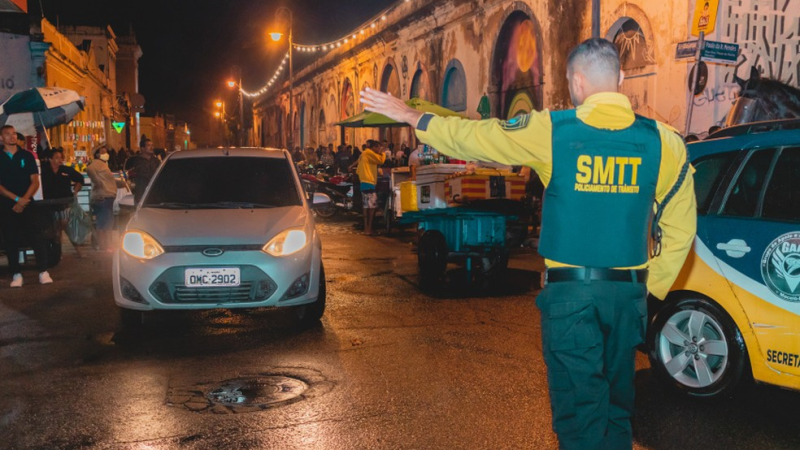 Homem morre após colidir com viatura durante tentativa de fuga em Maceió