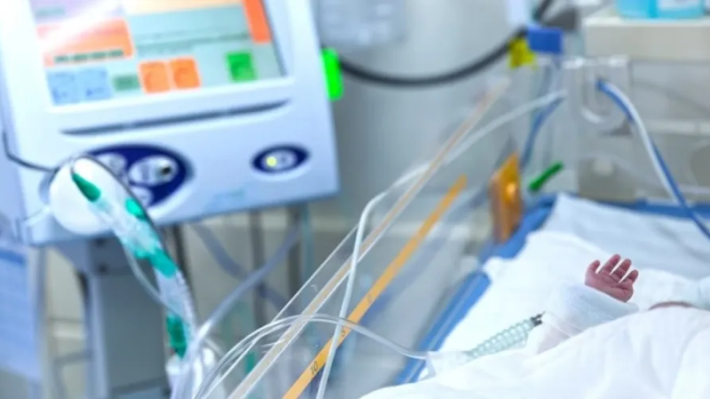 Bebê recém-nascido perde o pênis em cirurgia de circuncisão