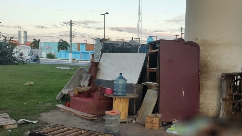 Homem é assassinado com tiros na cabeça embaixo de viaduto