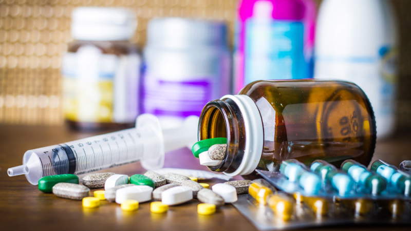 Conselho permite que farmacêuticos prescrevam medicamentos