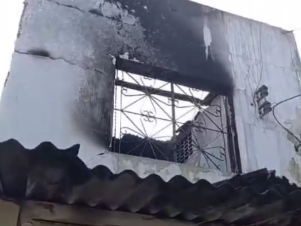 Mãe se arrisca e fica ferida ao entrar em casa em chamas para salvar filhos