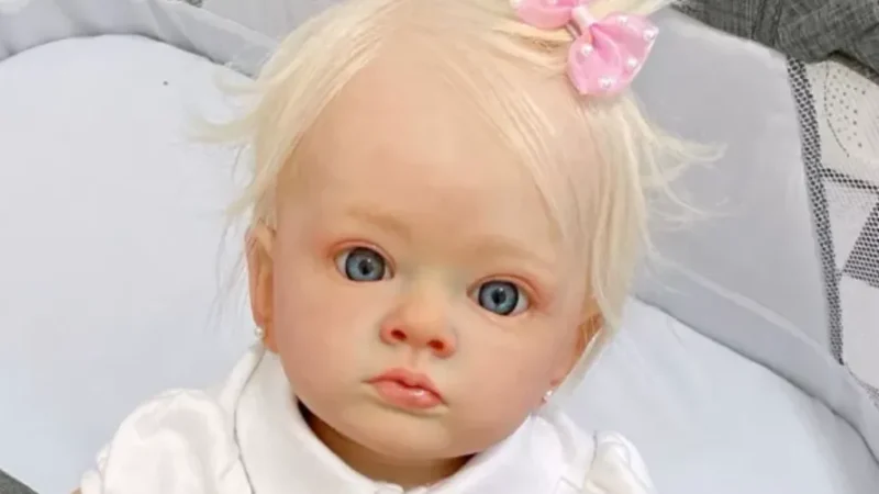 Mulher desiste de ação por licença-maternidade de “bebê reborn” após repercussão