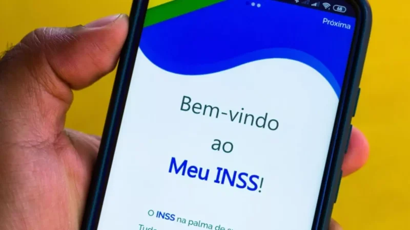 INSS começa a devolver descontos indevidos de aposentados nesta segunda (26); veja datas