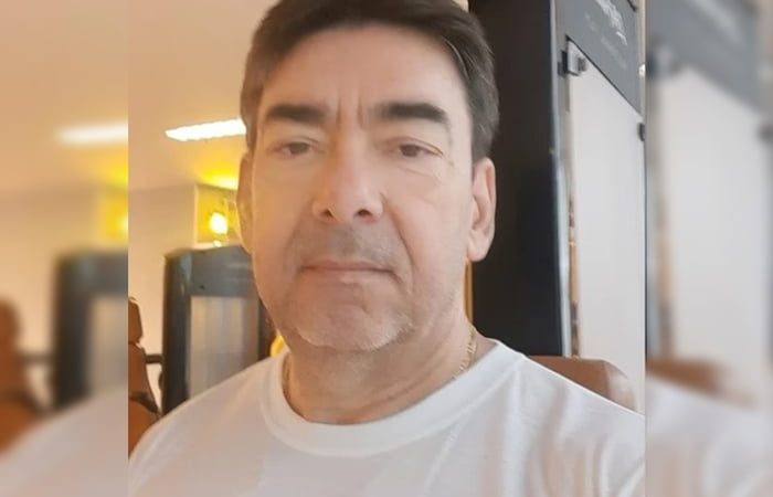 Médico réu por atear fogo na própria mãe pesquisou sobre morte de artistas