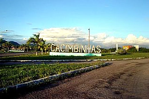 Para apoiar pequenos agricultores, prefeito Vaval implanta projeto de aração de terras para acelerar plantação em Cacimbinhas