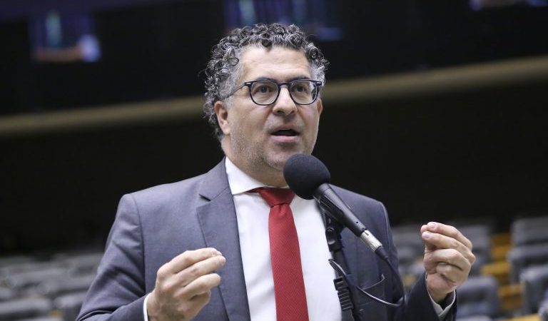 Câmara aprova projeto que destina parte de multas à formação de motoristas de baixa renda