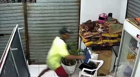 Vídeo: A lenda viva de Palmeira reaparece e a tese confirma que ‘Neguinho’ voltou a ativa com suas atitudes criminais